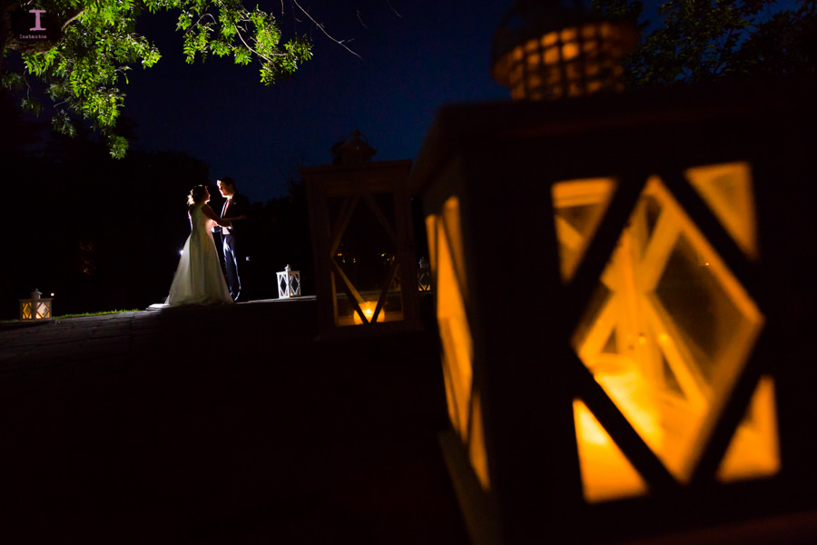 imagen de la boda en el castillo de viñuelas de noche