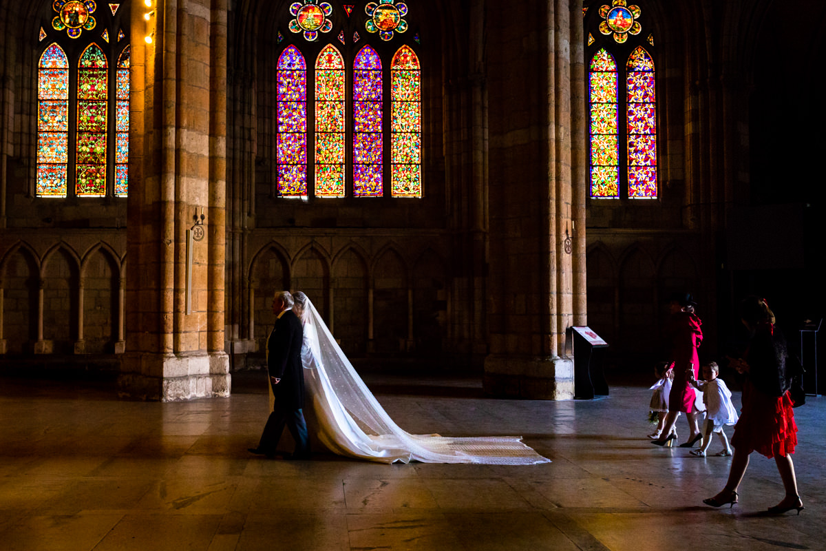 Ceremonia de boda religiosa en la catedral de leon